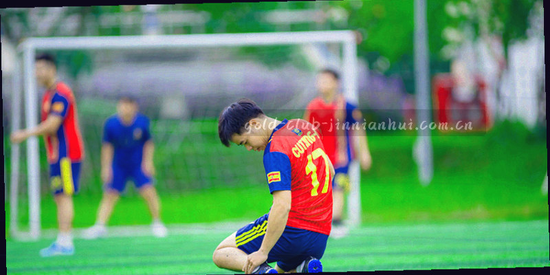 帮助中心几何抽象图，两个对话气泡中带有问号元素